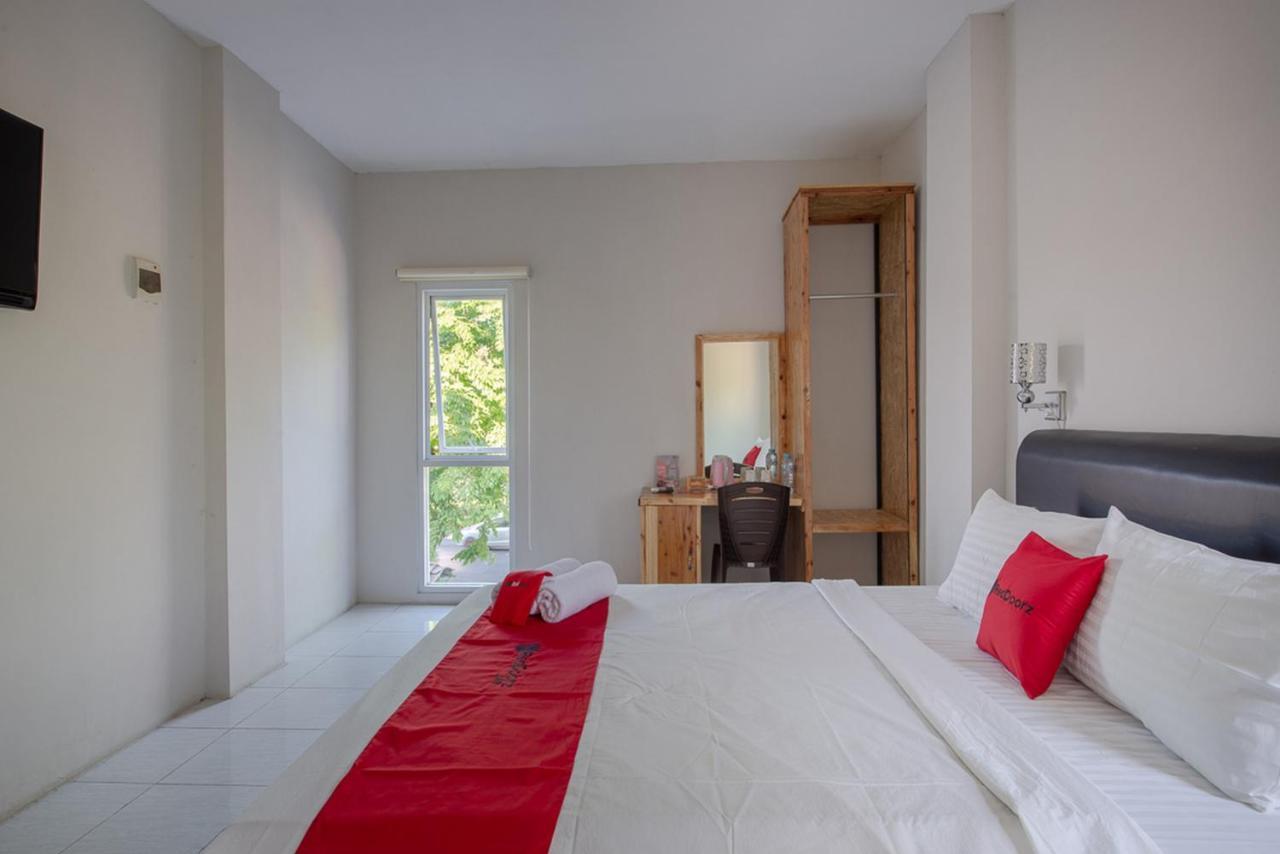 Reddoorz Plus Syariah @ Raya Nginden 2 Σουραμπάγια Εξωτερικό φωτογραφία